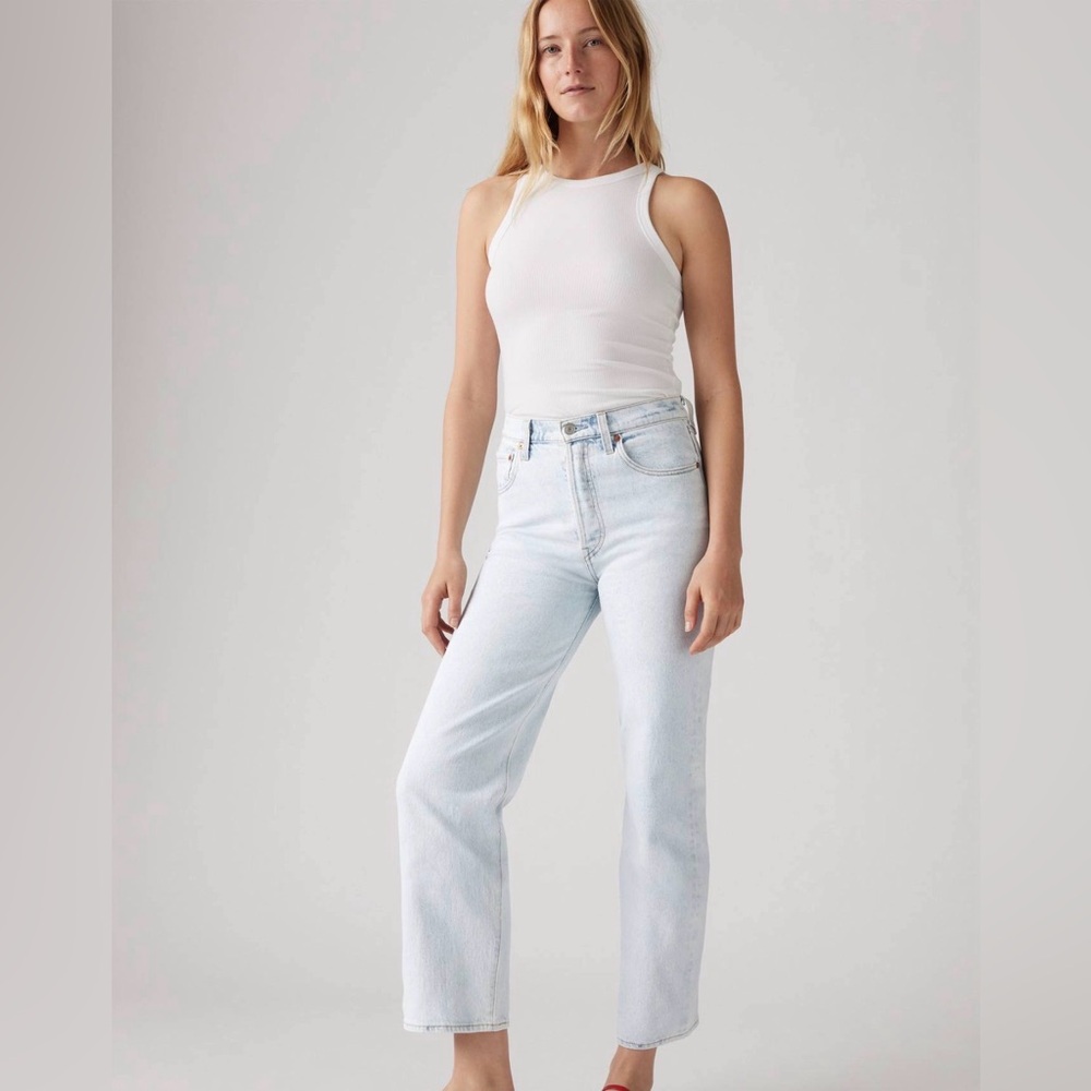 NWT Levi's® Premium
RIBCAGE STRAIGHT ANKLE WOMEN'S JEANS (sold out at Levi’s!)